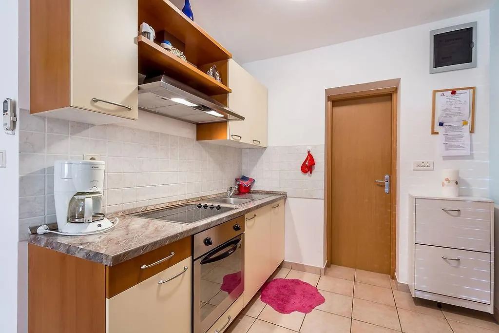 Apartment Ellis Премантура 0*,
